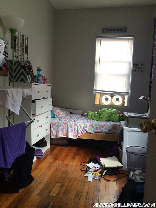 894 Huntington Ave Unit 8, Boston, MA 02115