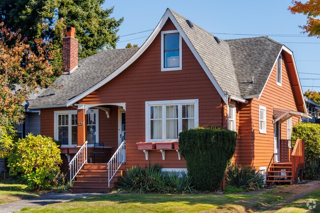 Craftsman cottages are a common architectural sight in Edmonds Bowl.