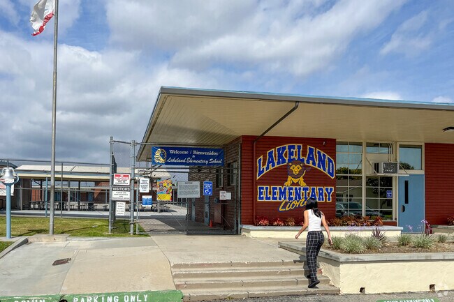 Lakeland Elementary School offers primary education to students in Studebaker.