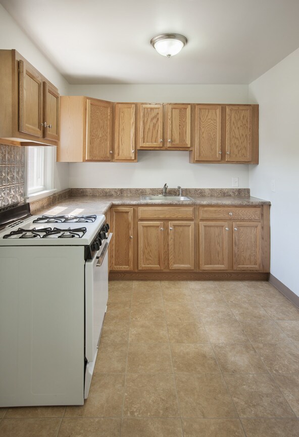 Park Row and New Scotland Gardens Apartments, Albany, NY 12208 - photo 5