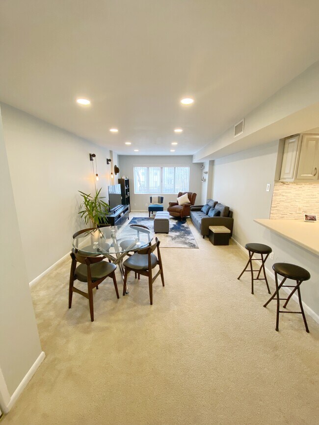 The Pavilion on the Park unit Room 1, Alexandria, VA 22304 - photo 2