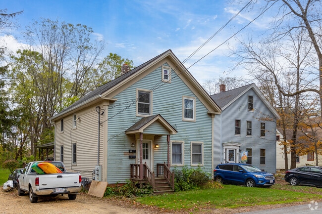 North Brookfield farm houses keep residents close to the town center.