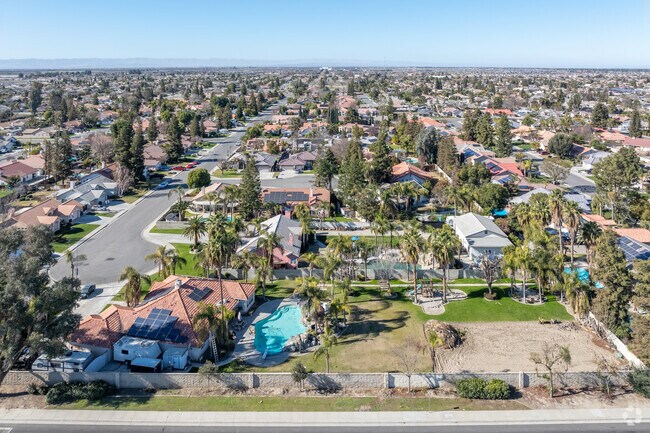 Stonegate’s friendly vibe and well-kept surroundings make it a welcoming place to call home.