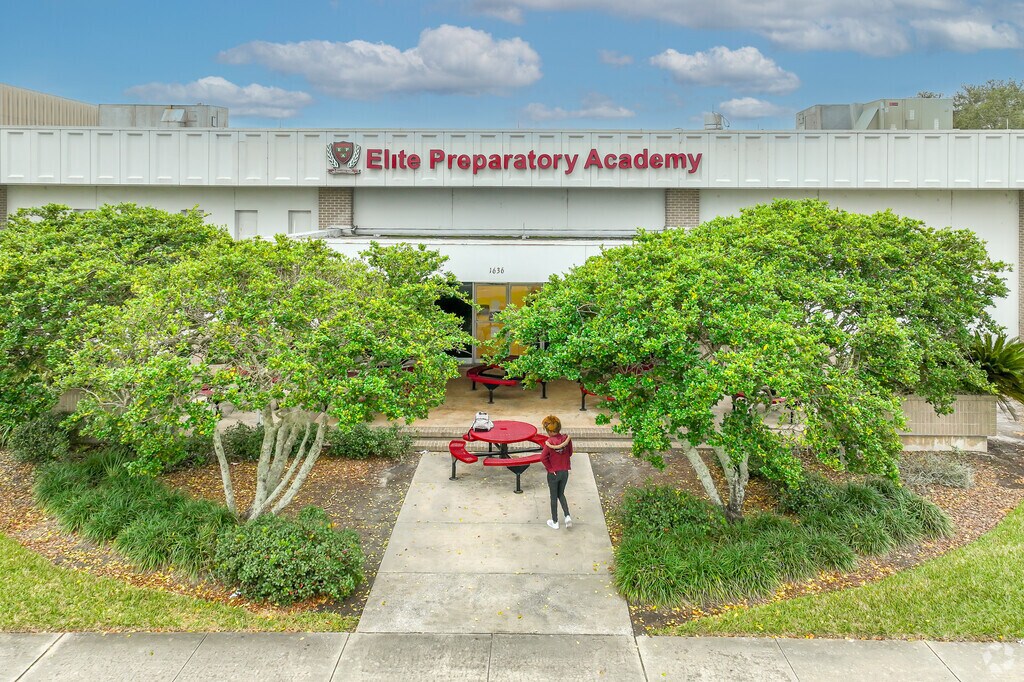 Elite Preparatory Academy offers a non-traditional digital curriculum.