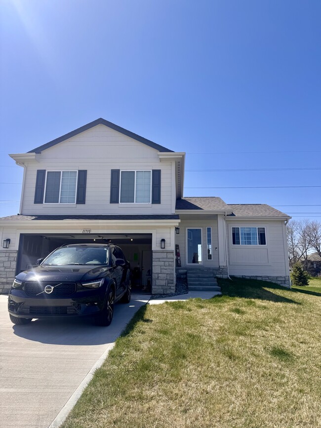 11710 S 113th Ave, Papillion, NE 68046