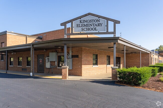 Kingston Elementary School has excellent academics.