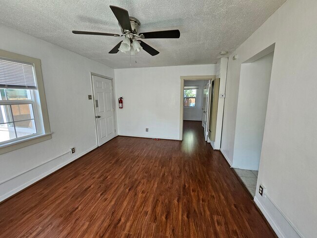 657 W Oliver St, San Pedro, CA 90731 - photo 6