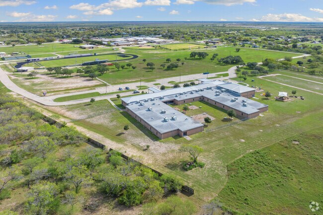 Skidmore-Tynan Elementary School is a proud member of the Skidmore-Tynan community.