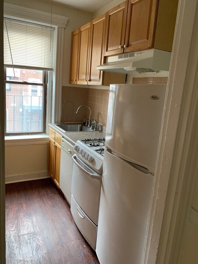 384 Riverway unit 6, Boston, MA 02115 - photo 5