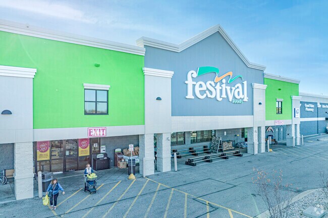 Many Sunnyside residents grab groceries at Festival Foods.