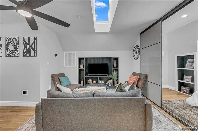 1502 Virginia Park St unit B, Detroit, MI 48206 - photo 3