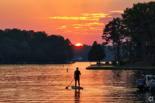 You can be on the water in minutes at nearby Lake Monticello.