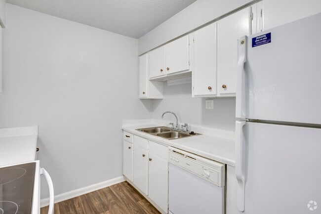 2BR, 1BA - 800SF - Kitchen