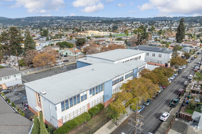 Monarch Academy is located in Oakland, California.