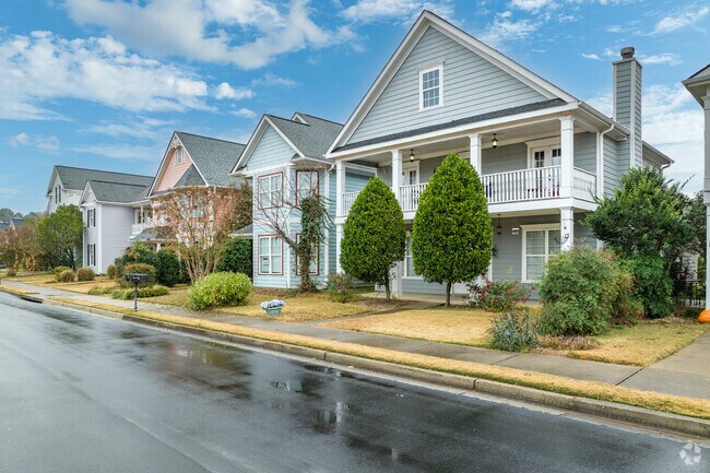 Homes in the Cartersville reside on lots with shallow front lawns.