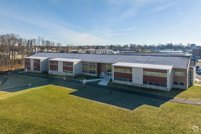 The student/teacher ratio at Crooked Billet Elementary School is 10.2.