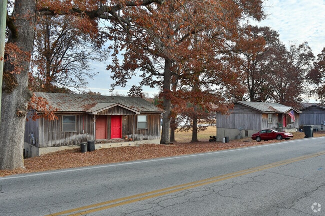 Older Middle Valley homes have a country traditional feel.