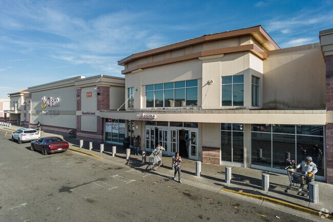 Giant Food is the closest grocery store available to Congress Heights residents.