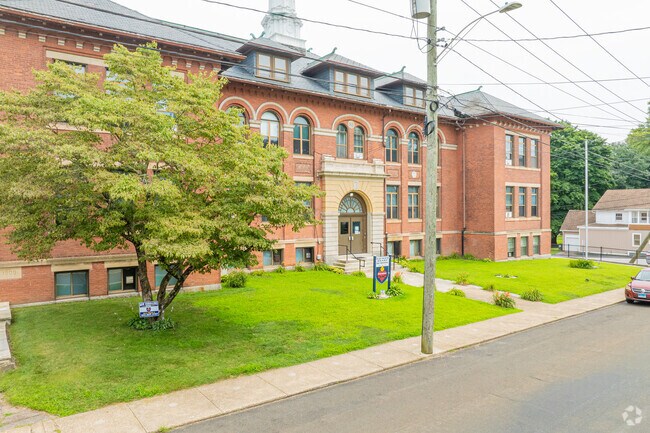 Sacred Heart School curriculum focuses on christian religious teachings.