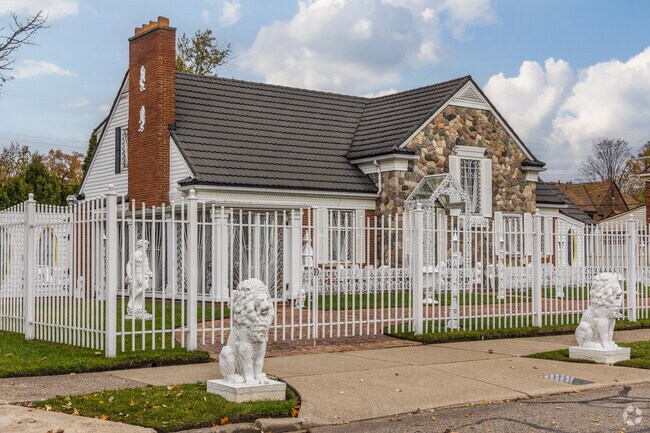 Find your forever home in Grixdale Farms.