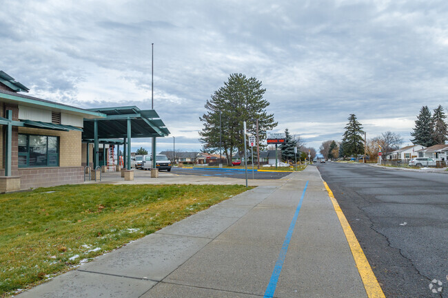 Sunset Elementary offers a large brick building for its students.