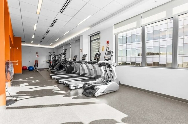 82 Fenwood Rd unit 1007, Boston, MA 02115 - photo 6