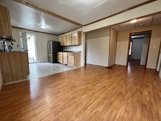 2222 Walnut St Unit 4, Cedar Falls, IA 50613