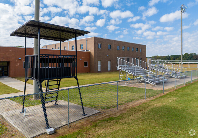 Cowan Road Middle School host middle school football games for football lovers.