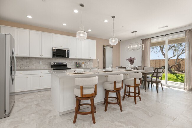 2263 W Santa Maria Ct, Porterville, CA 93257 - photo 7