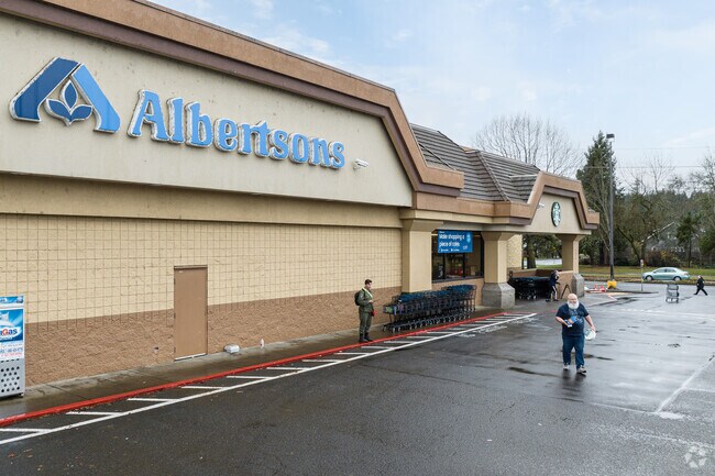 Residents of Goshen shop for groceries at Albertsons located just north of the neighborhood.