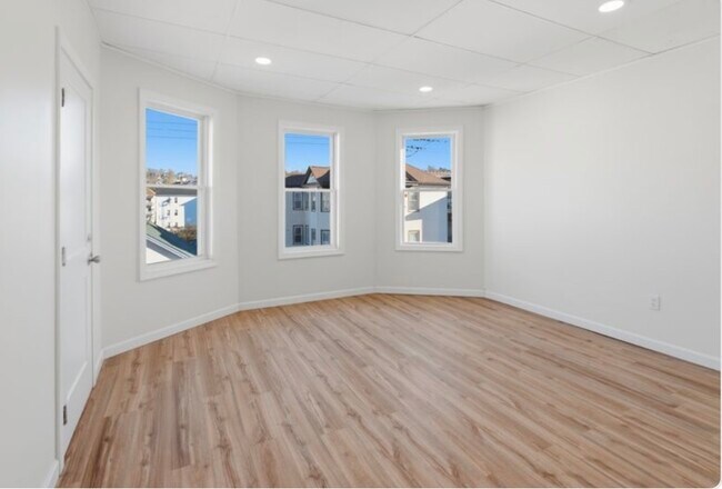 32 Oregon St unit 32 Oregon st, Fall River, MA 02720 - photo 3