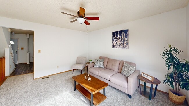 4220 Hunting Meadows Cir, Colorado Springs, CO 80916 - photo 2