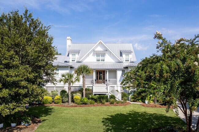Seaside in Mount Pleasant has charming craftsman style homes with large lawns.