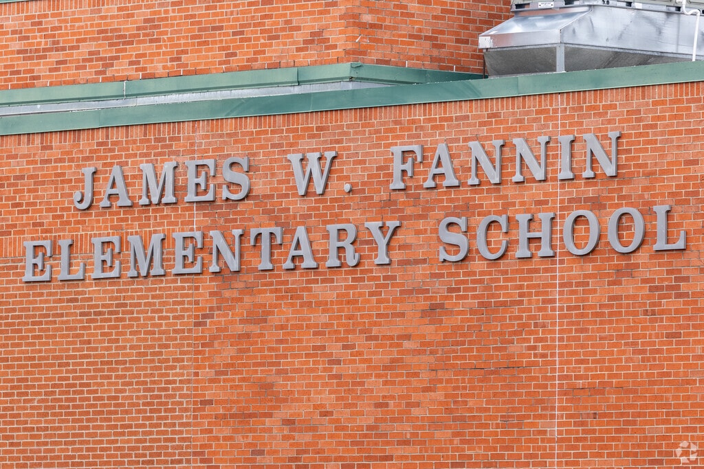 Fannin Elementary School is a top notch learning center in Coriscana.