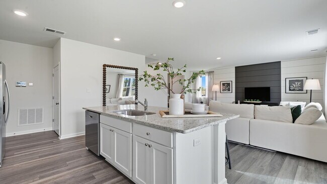 11045 Chappell Crk Cir unit 36393428, Hopewell, VA 23860 - photo 6