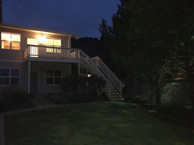 862 Aqua Vista Loop unit Ocean Views Upstairs, Yachats, OR 97498 - photo 3