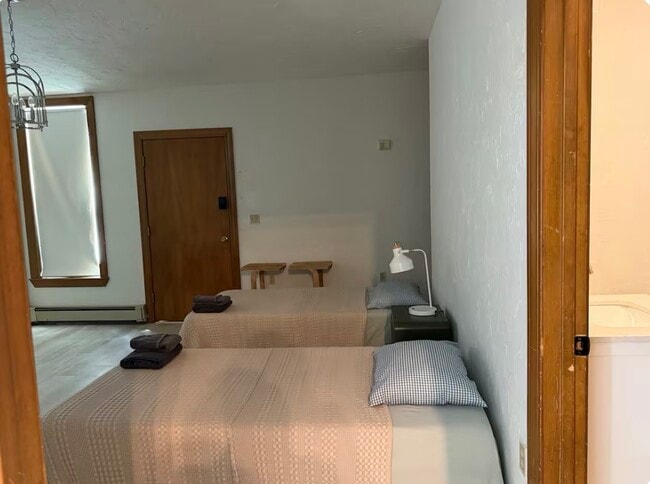 41 Hollywood St unit . 1, Worcester, MA 01610 - photo 7