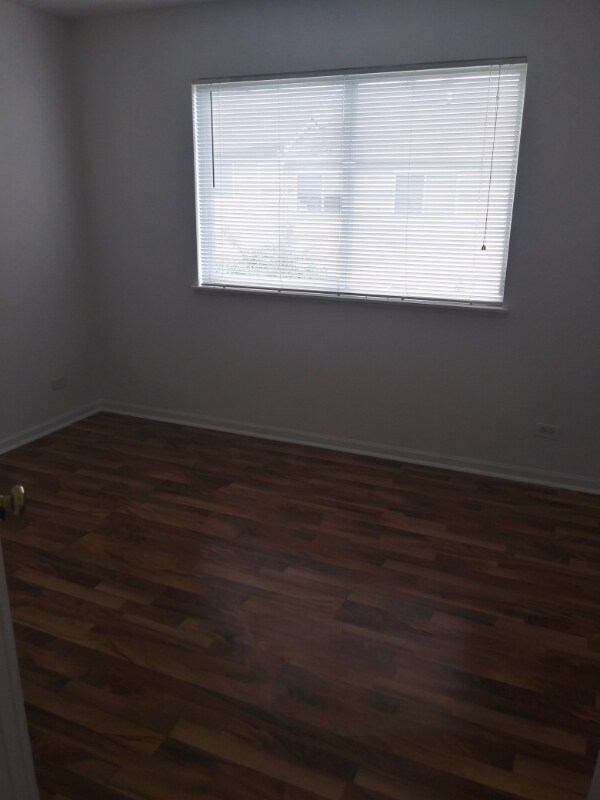 413 N Tower Dr, Hainesville, IL 60030 - photo 2