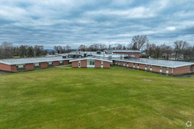 Jefferson Elementary School is located right near the junior and high schools.