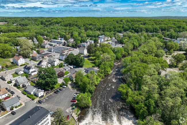 With its proximity to the river, it's no wonder residents love living in Blackstone.