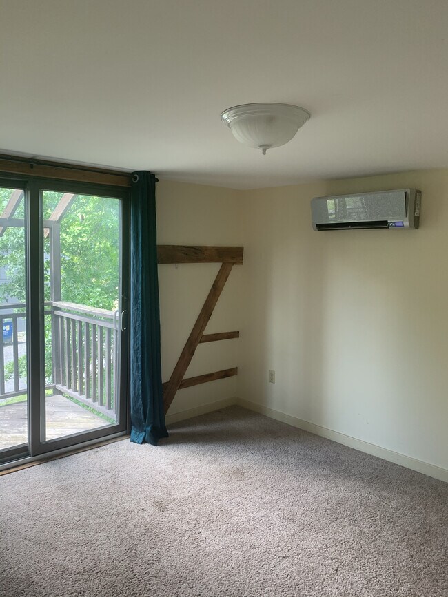 Bedroom with cooling/heating unit