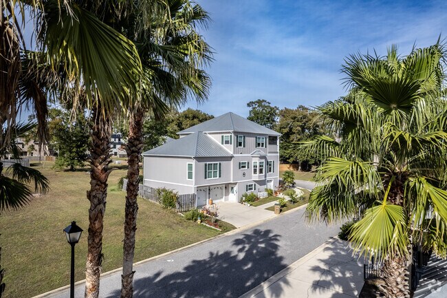 Near Pelican Reef, newer water-adjacent homes can be found towards the south of South Orchards.