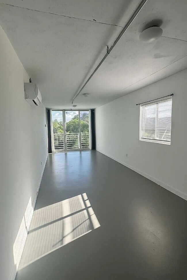 542 SW 3rd St, Miami, FL 33130