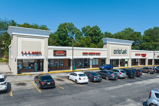 Woodlyn Plaza features everything from restaurants to shopping right in Woodlyn.