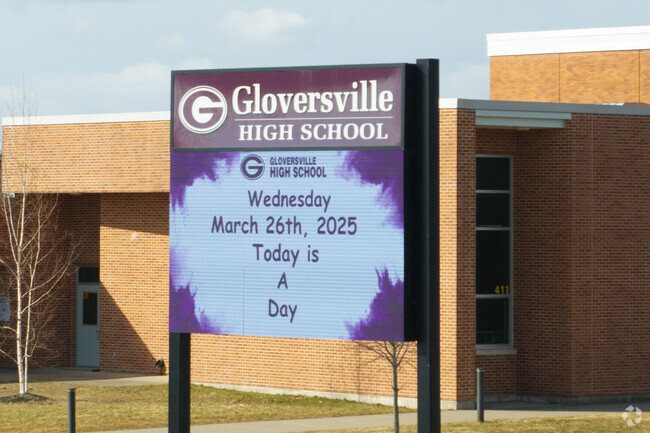 Gloversville has a B overall rating on Niche with a 11 to 1 teacher student ratio.
