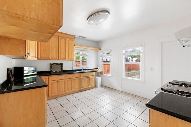 1770 N Sierra Bonita Ave, Pasadena, CA 91104 - photo 2