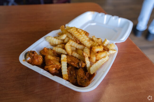 South Fulton is known for Southern food like fried chicken, wings and barbecue.