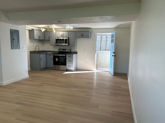 Kitchen dinning area, comes with fridge, washer and dryer, independent entrance