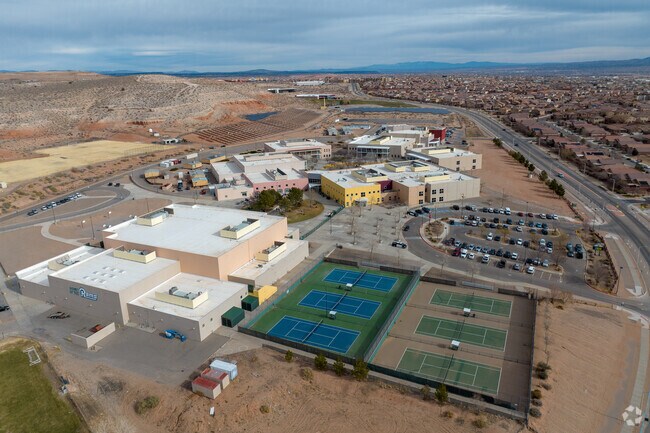 Rio Rancho High School large campus to serve the many students in attendance.