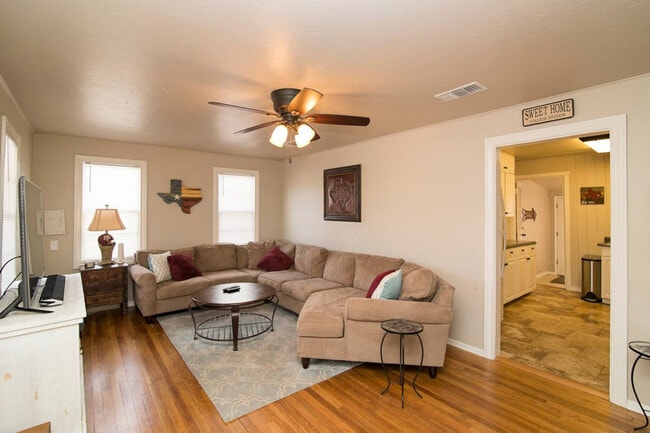 108 Park Place unit ID1328063P, College Station, TX 77840 - photo 4